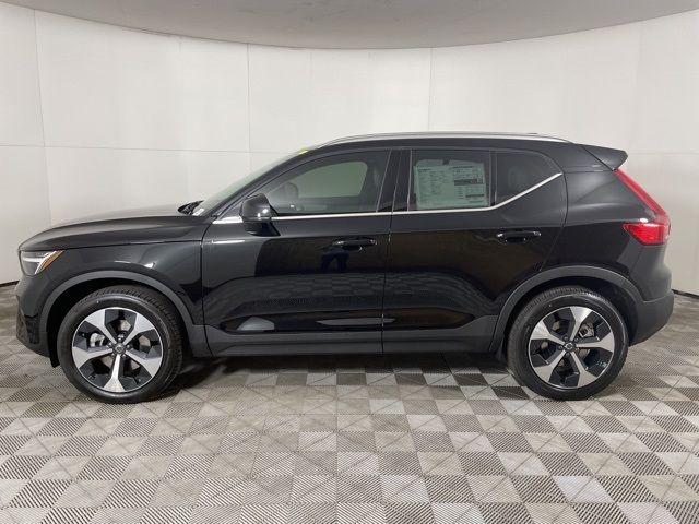 2025 Volvo XC40 Plus Bright Theme