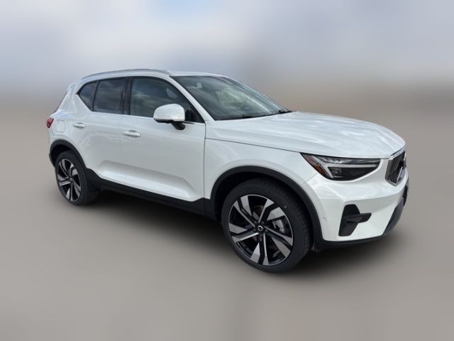 2025 Volvo XC40 Plus Bright Theme