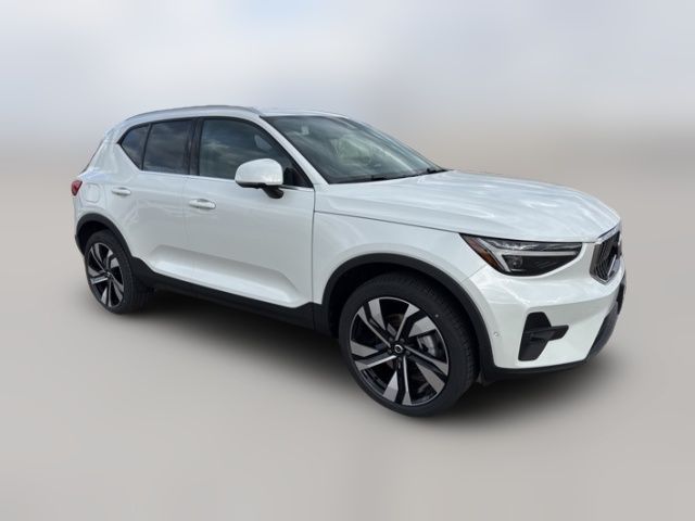 2025 Volvo XC40 Plus Bright Theme