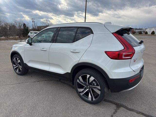 2025 Volvo XC40 Plus Bright Theme