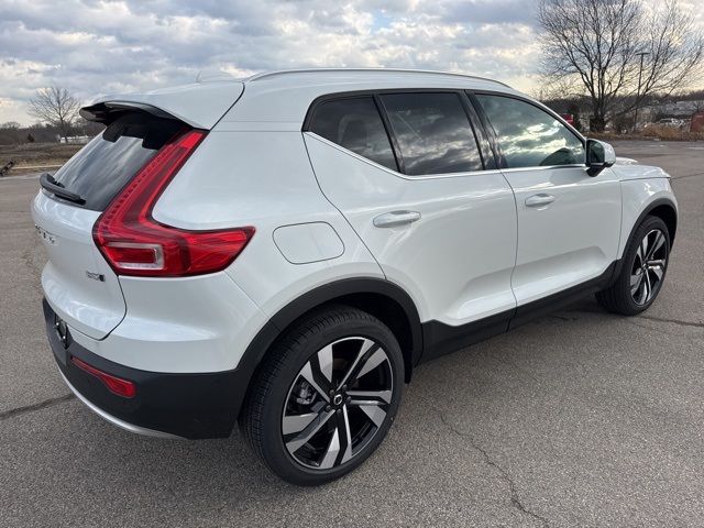 2025 Volvo XC40 Plus Bright Theme