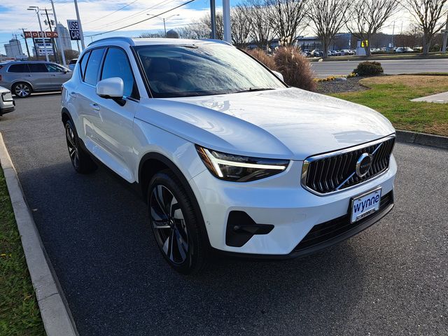 2025 Volvo XC40 Plus Bright Theme