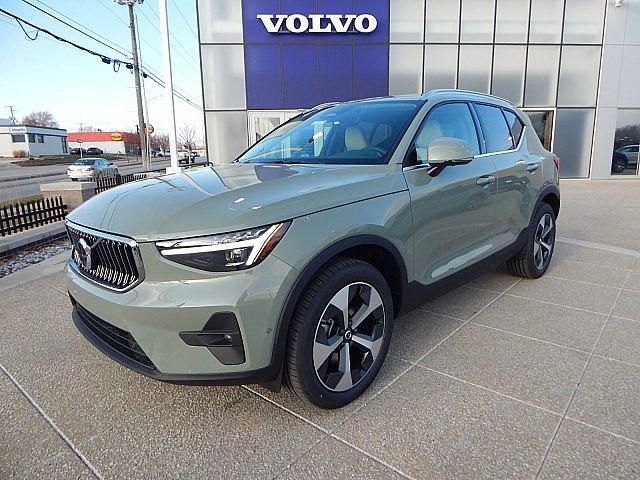 2025 Volvo XC40 Plus Bright Theme