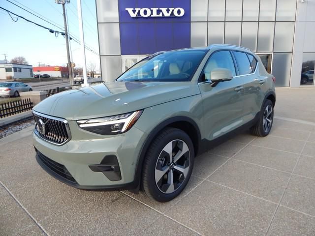 2025 Volvo XC40 Plus Bright Theme