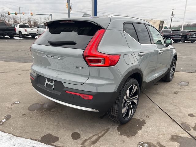 2025 Volvo XC40 Plus Bright Theme