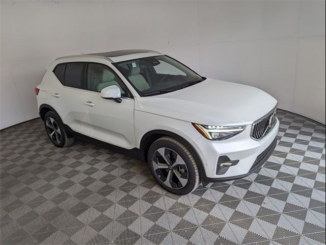 2025 Volvo XC40 Plus Bright Theme