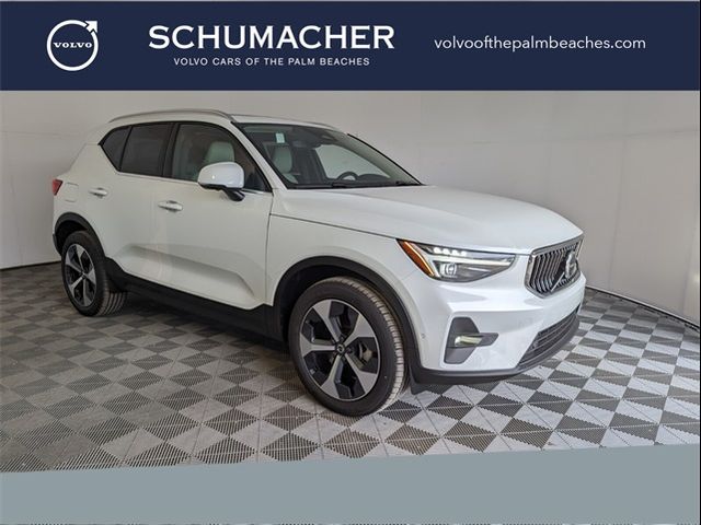 2025 Volvo XC40 Plus Bright Theme