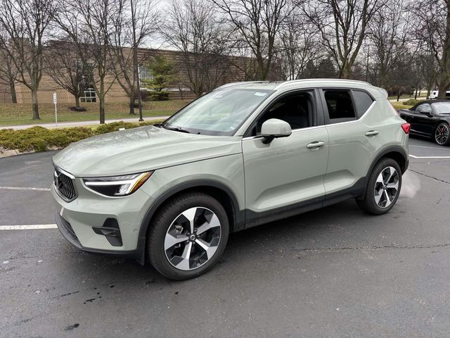 2025 Volvo XC40 Plus Bright Theme