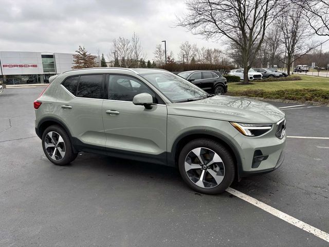 2025 Volvo XC40 Plus Bright Theme