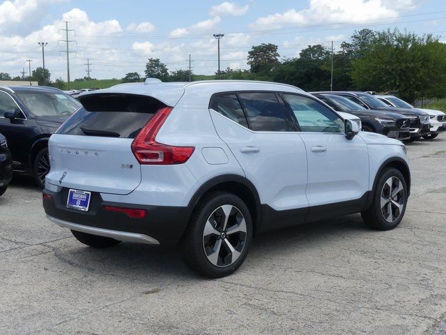 2025 Volvo XC40 Plus Bright Theme