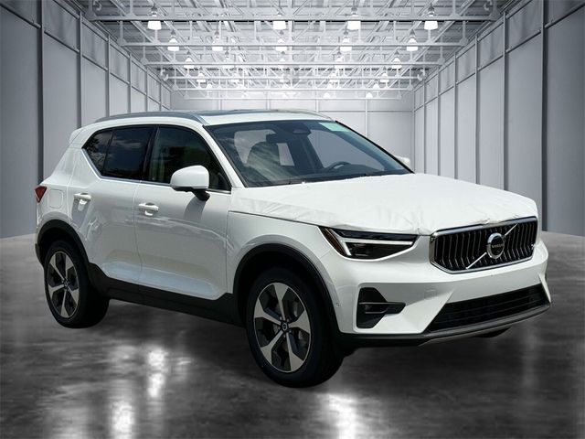 2025 Volvo XC40 Plus Bright Theme