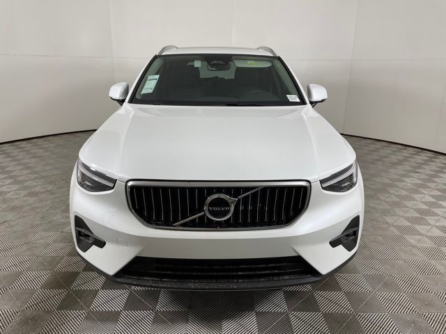 2025 Volvo XC40 Plus Bright Theme