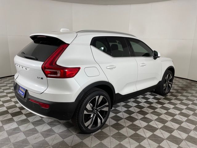 2025 Volvo XC40 Plus Bright Theme