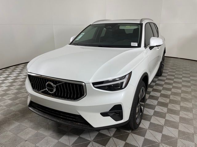 2025 Volvo XC40 Plus Bright Theme