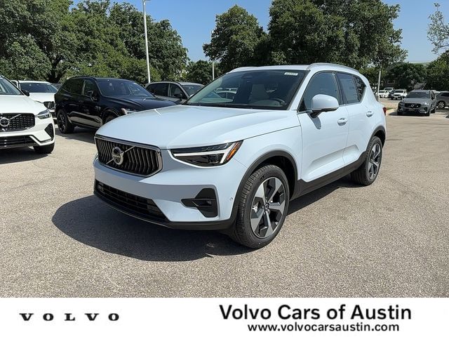 2025 Volvo XC40 Plus Bright Theme