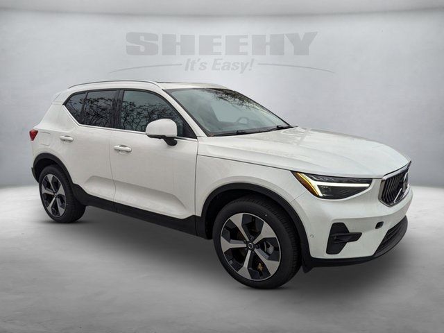 2025 Volvo XC40 Plus Bright Theme