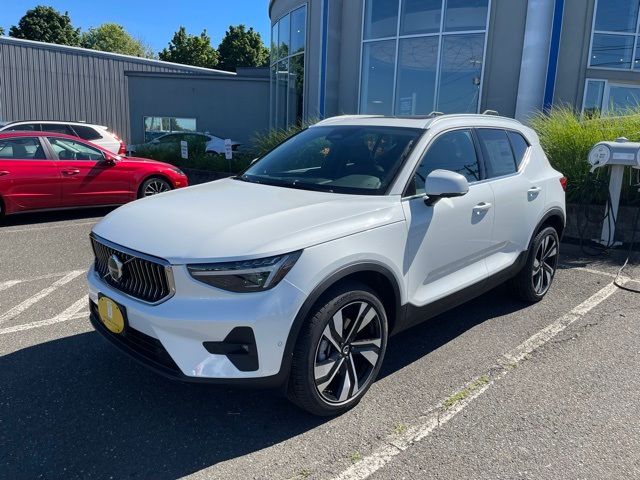 2025 Volvo XC40 Plus Bright Theme