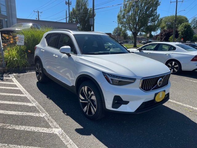 2025 Volvo XC40 Plus Bright Theme