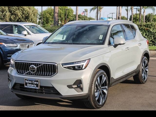 2025 Volvo XC40 Plus Bright Theme