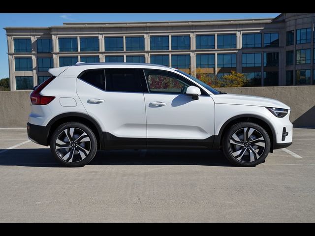 2025 Volvo XC40 Plus Bright Theme