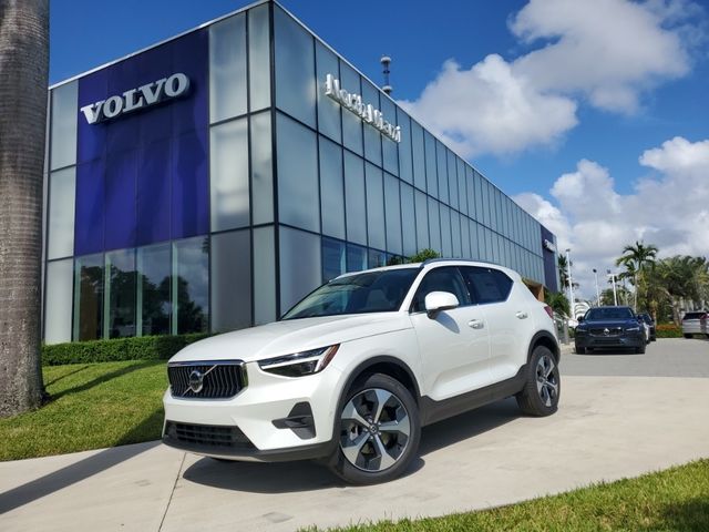 2025 Volvo XC40 Plus Bright Theme