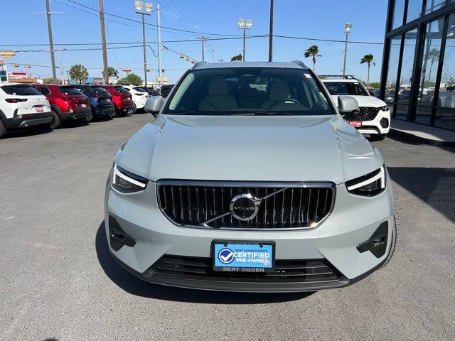 2025 Volvo XC40 Plus Bright Theme