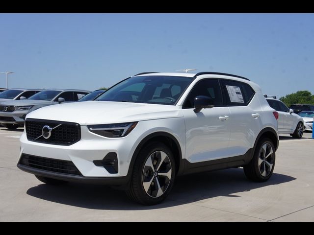 2025 Volvo XC40 Plus Bright Theme