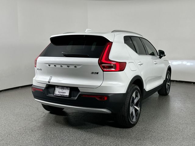 2025 Volvo XC40 Plus Bright Theme