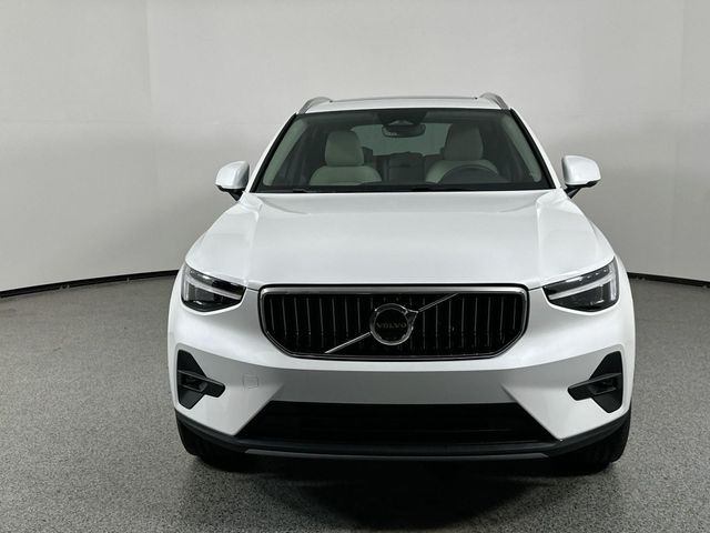 2025 Volvo XC40 Plus Bright Theme