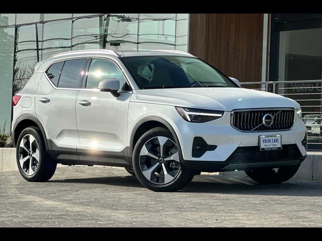 2025 Volvo XC40 Plus Bright Theme