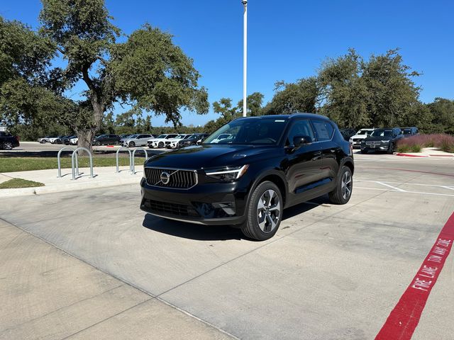 2025 Volvo XC40 Plus Bright Theme