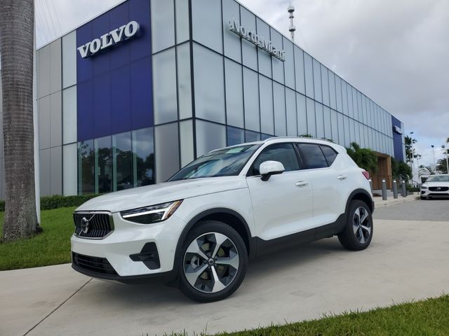 2025 Volvo XC40 Plus Bright Theme