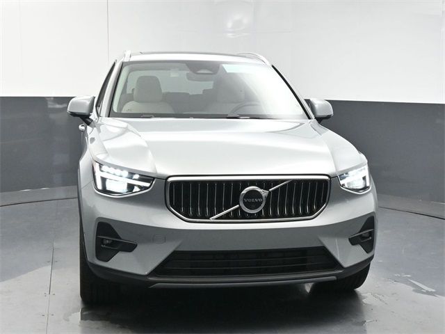 2025 Volvo XC40 Plus Bright Theme