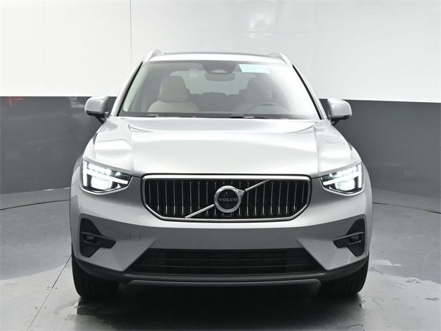 2025 Volvo XC40 Plus Bright Theme