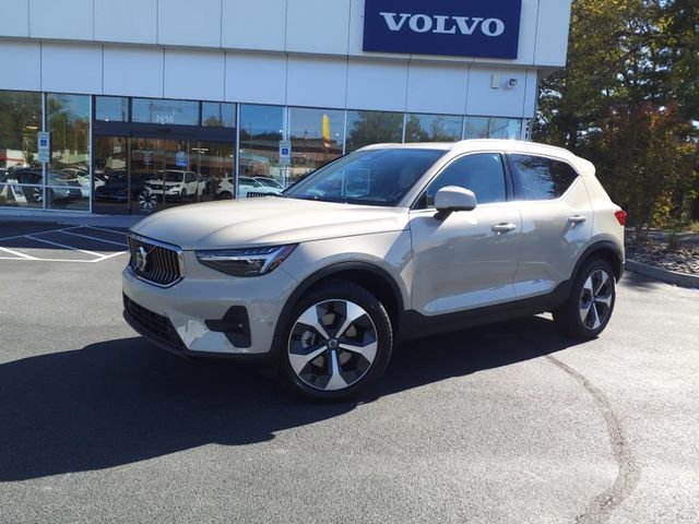 2025 Volvo XC40 Plus Bright Theme