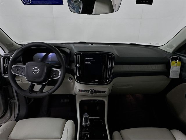 2025 Volvo XC40 Plus Bright Theme