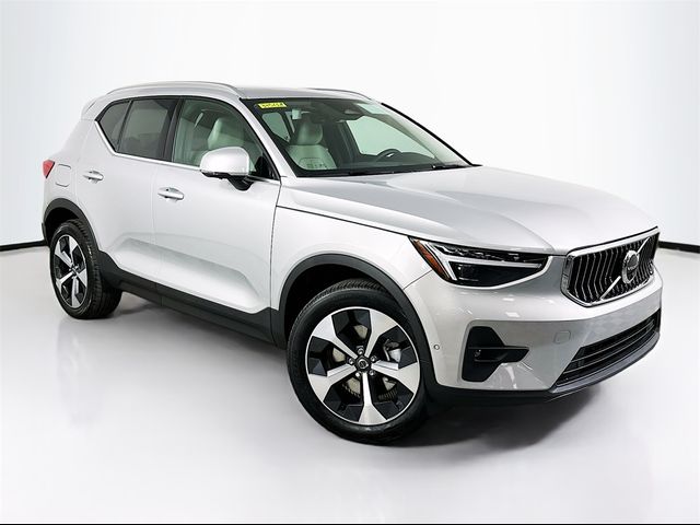 2025 Volvo XC40 Plus Bright Theme