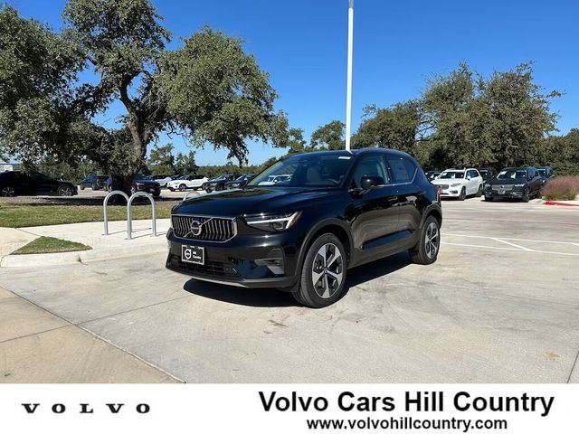 2025 Volvo XC40 Plus Bright Theme