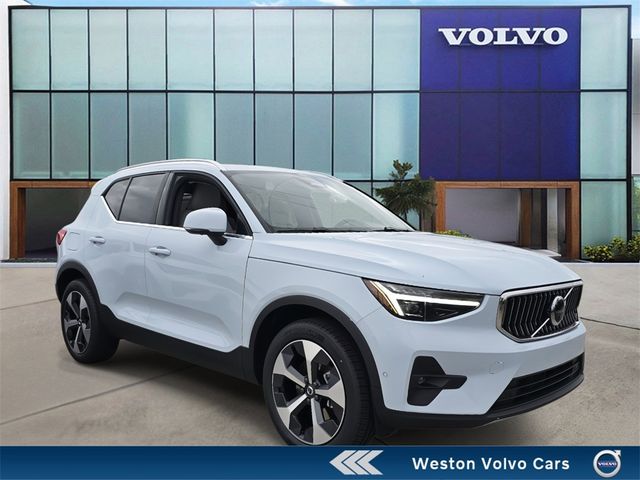 2025 Volvo XC40 Plus Bright Theme