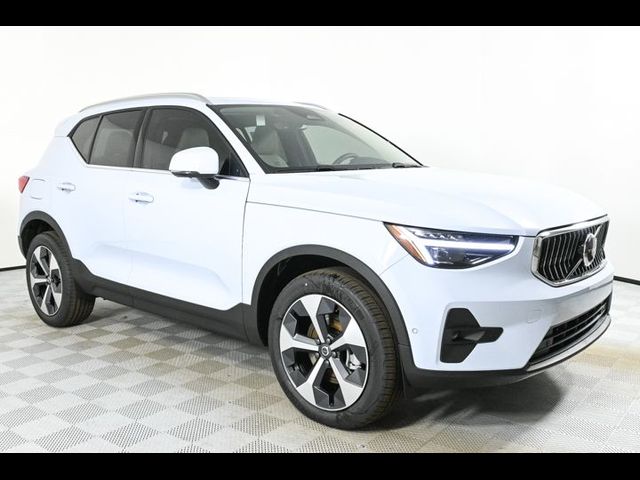 2025 Volvo XC40 Plus Bright Theme