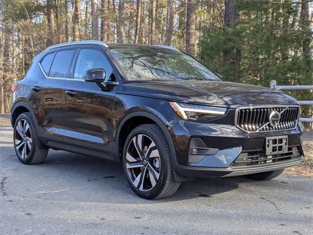 2025 Volvo XC40 Plus Bright Theme