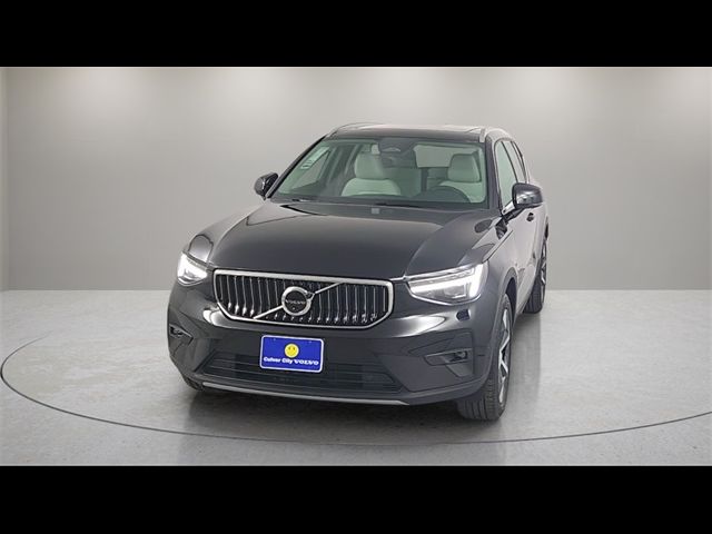 2025 Volvo XC40 Plus Bright Theme