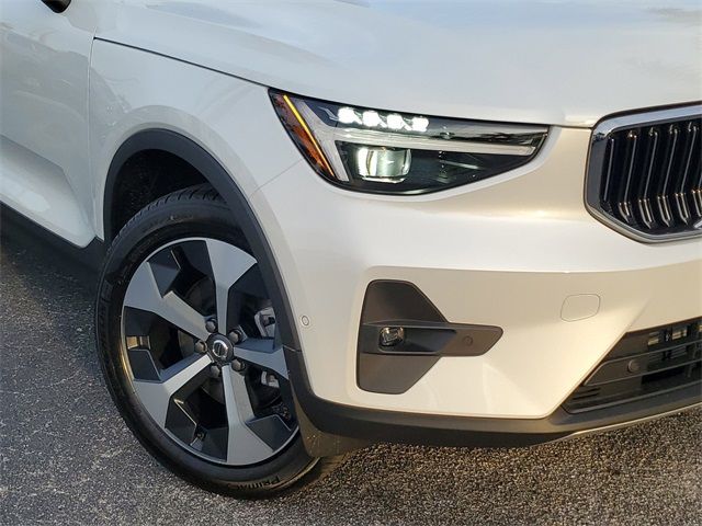 2025 Volvo XC40 Plus Bright Theme