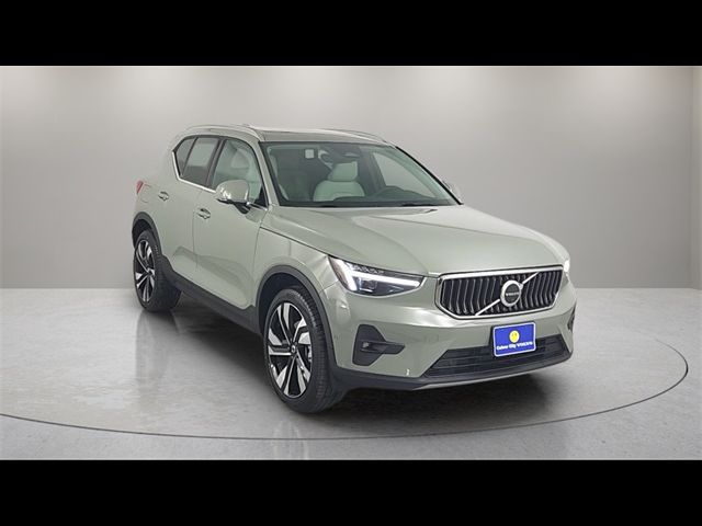 2025 Volvo XC40 Plus Bright Theme