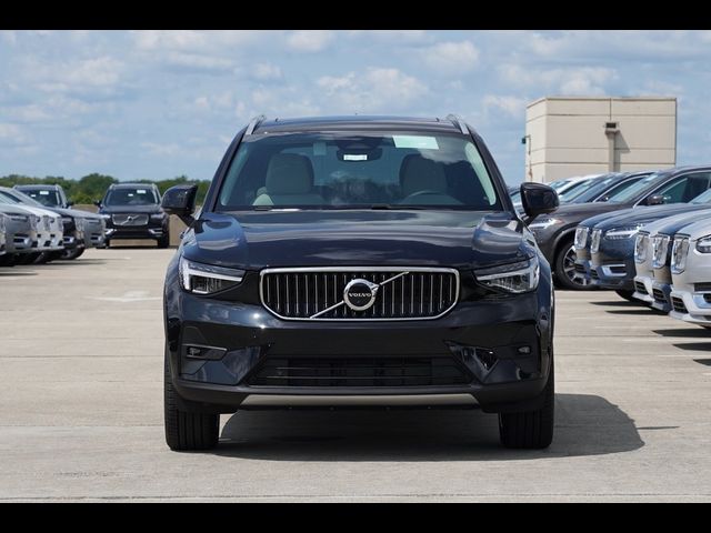 2025 Volvo XC40 Plus Bright Theme