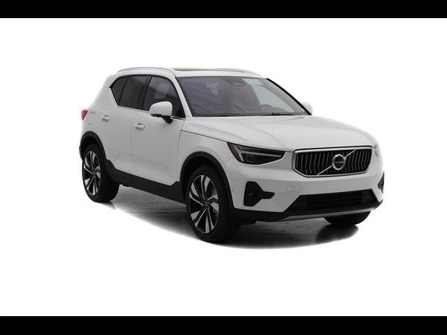 2025 Volvo XC40 Plus Bright Theme