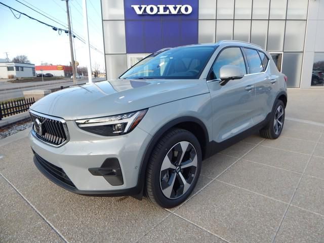 2025 Volvo XC40 Plus Bright Theme