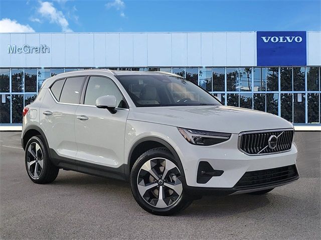 2025 Volvo XC40 Plus Bright Theme