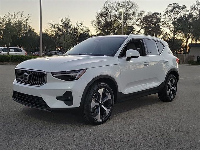 2025 Volvo XC40 Plus Bright Theme