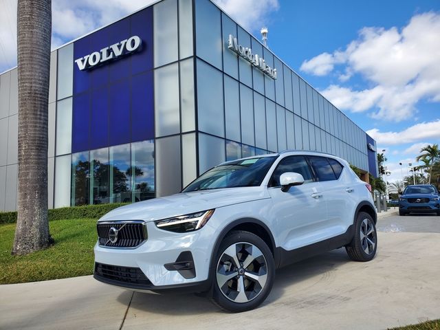 2025 Volvo XC40 Plus Bright Theme